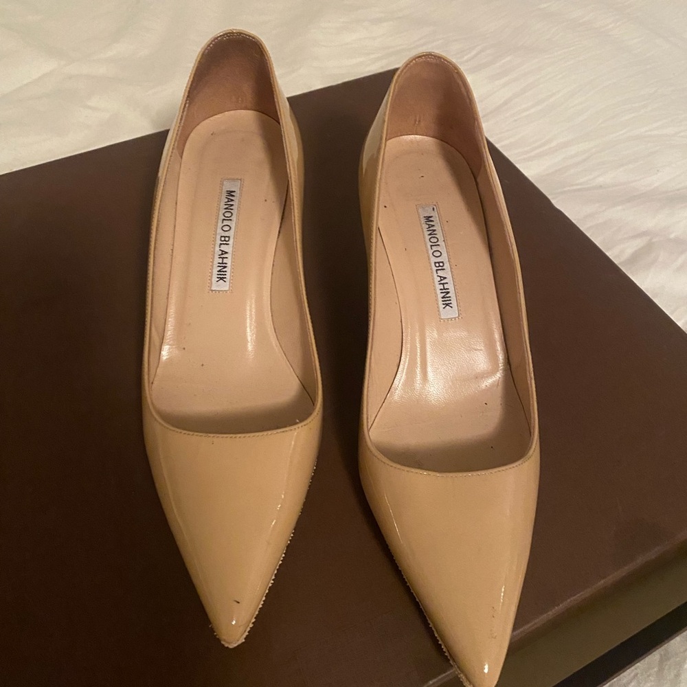 Manolo Blahnik Beige Pointed Toe Heels